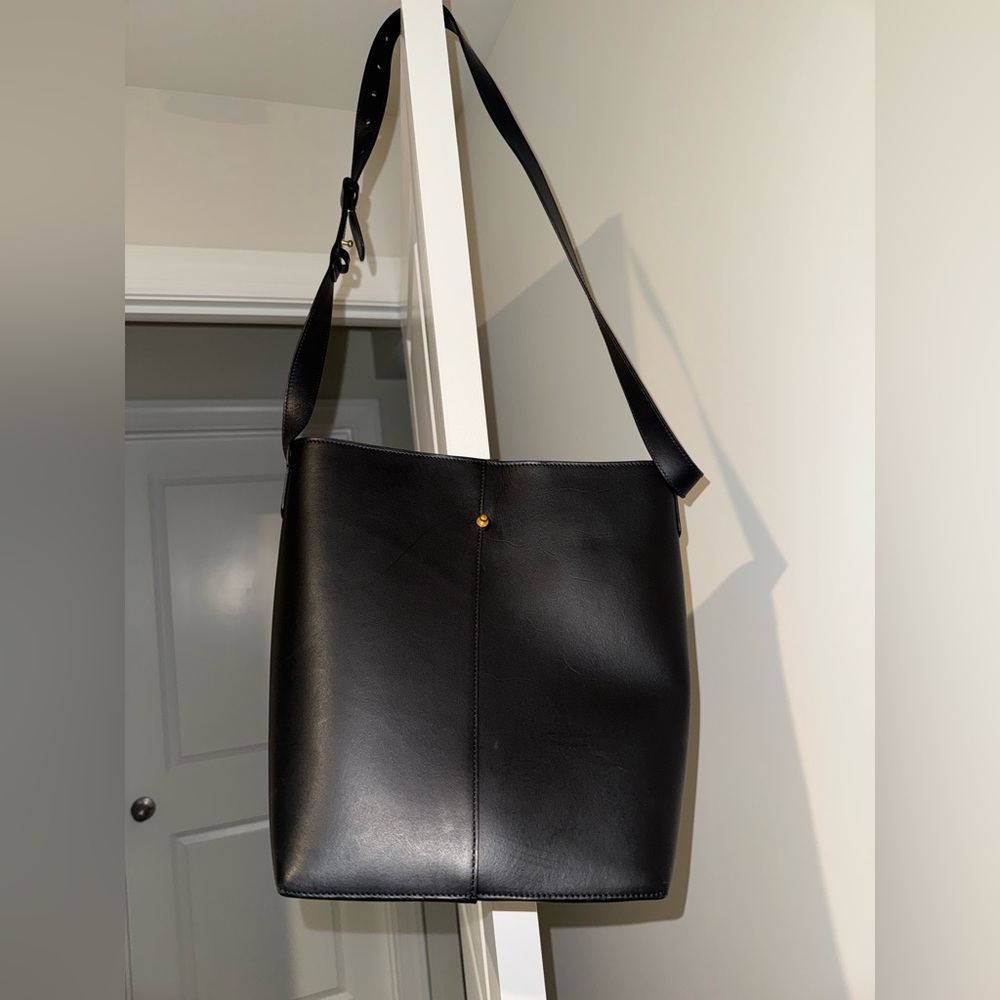 Jenni Kayne black bucket tote